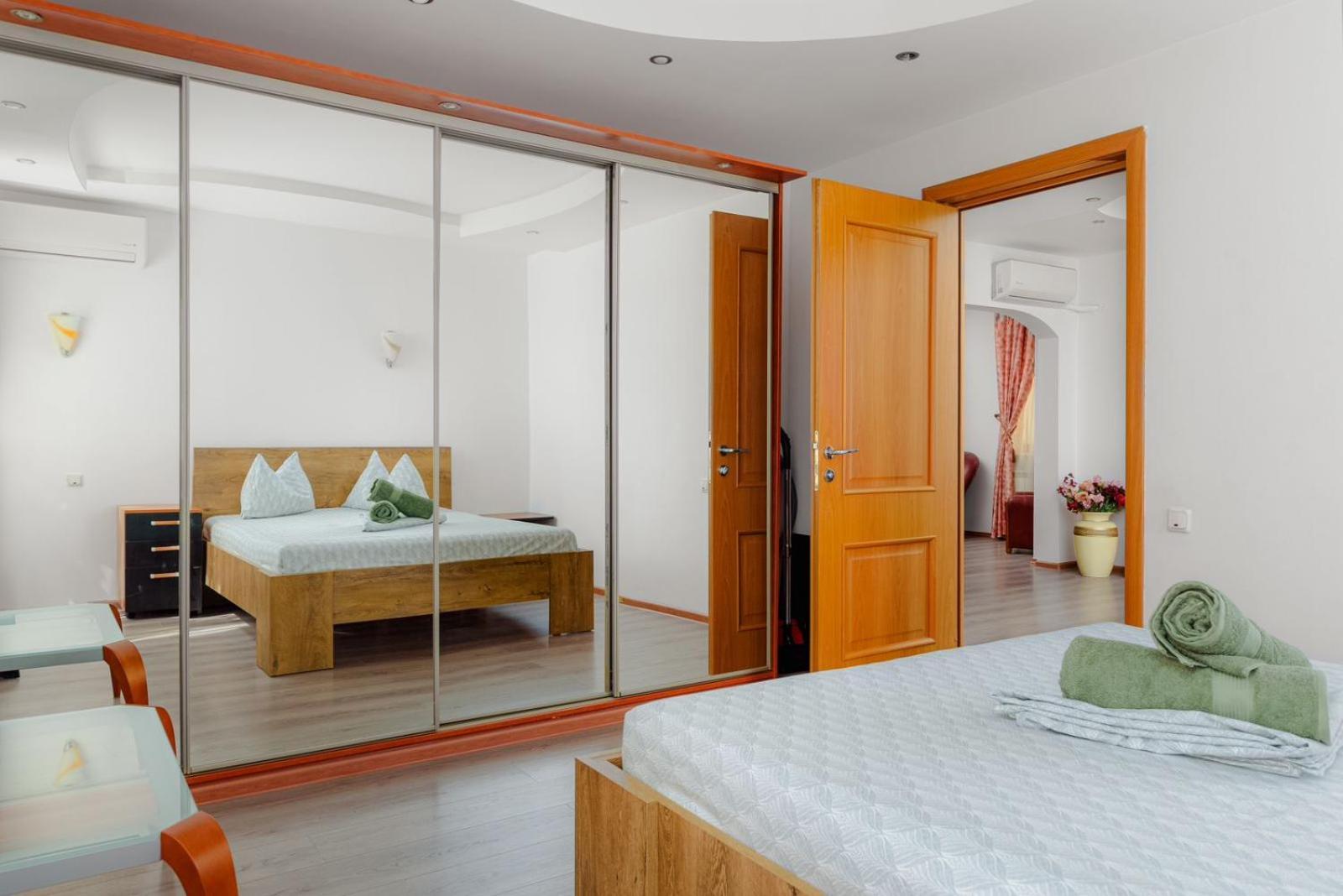 Heart Of Downtown 3 Rooms Apartment Self Check In Bukarest Exterior foto