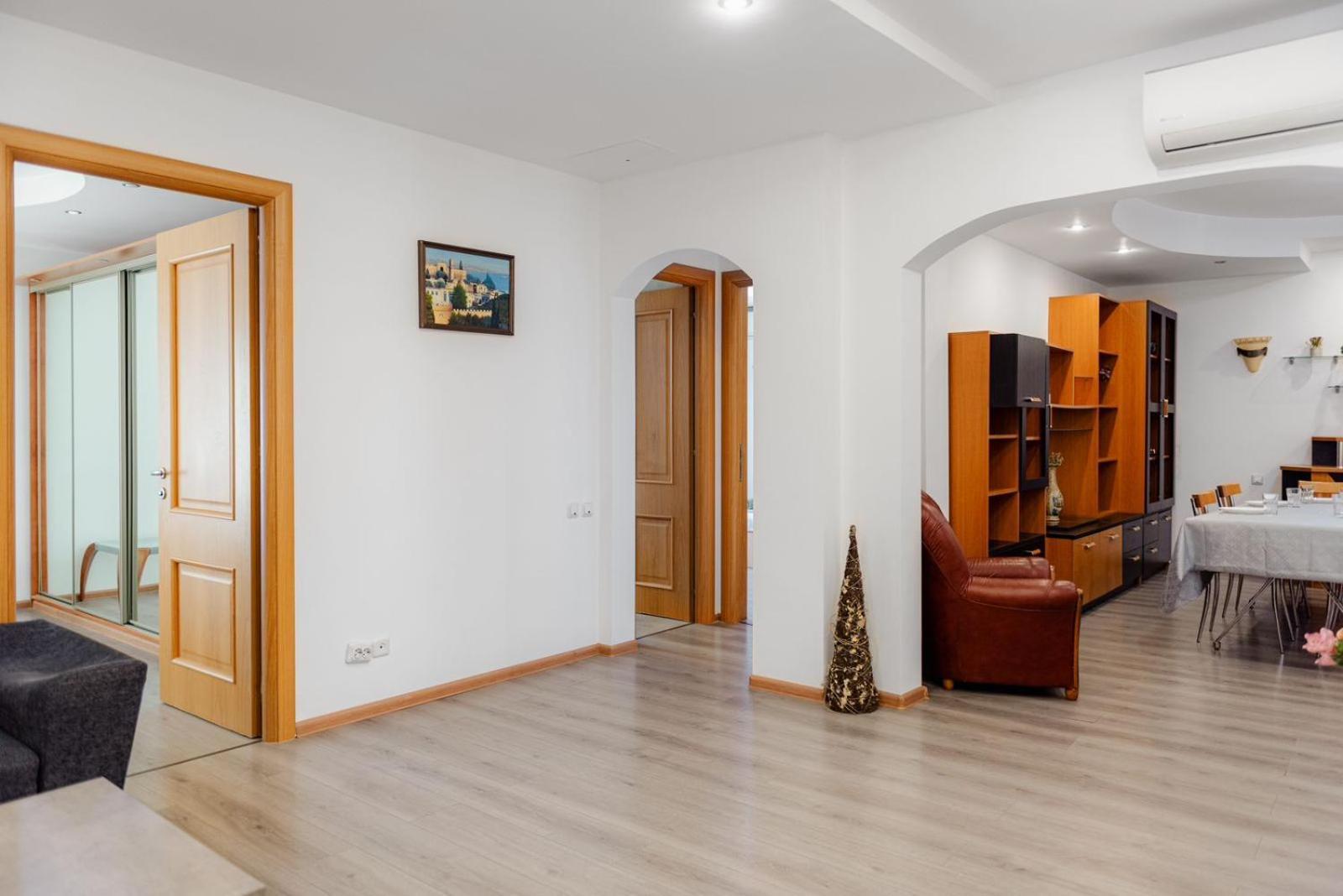 Heart Of Downtown 3 Rooms Apartment Self Check In Bukarest Exterior foto